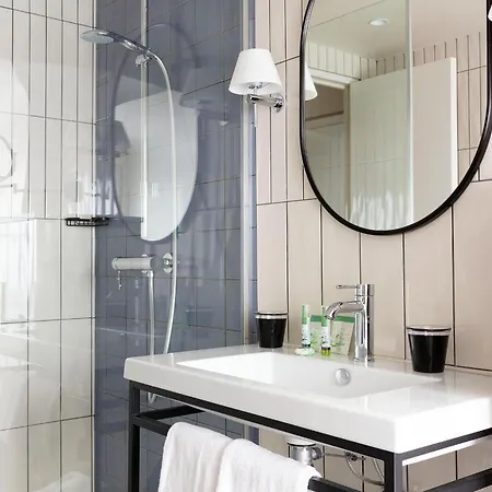 Bastille Speria Otel