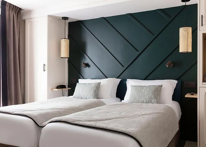 巴斯提尔斯佩利亚酒店